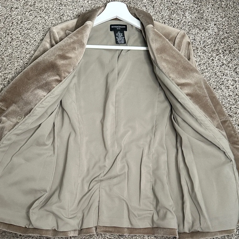 Sutton studio Duty Women's double breasted velvet Tan Blazer size 4p nautical